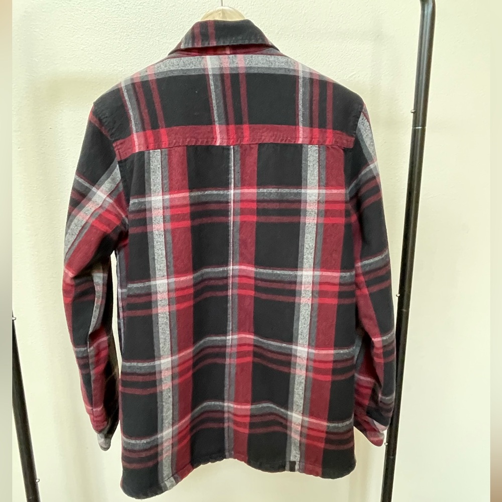 Burton Men's Red and Black Plaid Shirt Jacket with zipper Pockets, size Medium - Picture 2 of 8